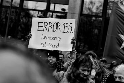 Démocratie : Y a-t-il de bons ou de mauvais élèves dans le monde ? sur Qu'est-ce qu'on fait